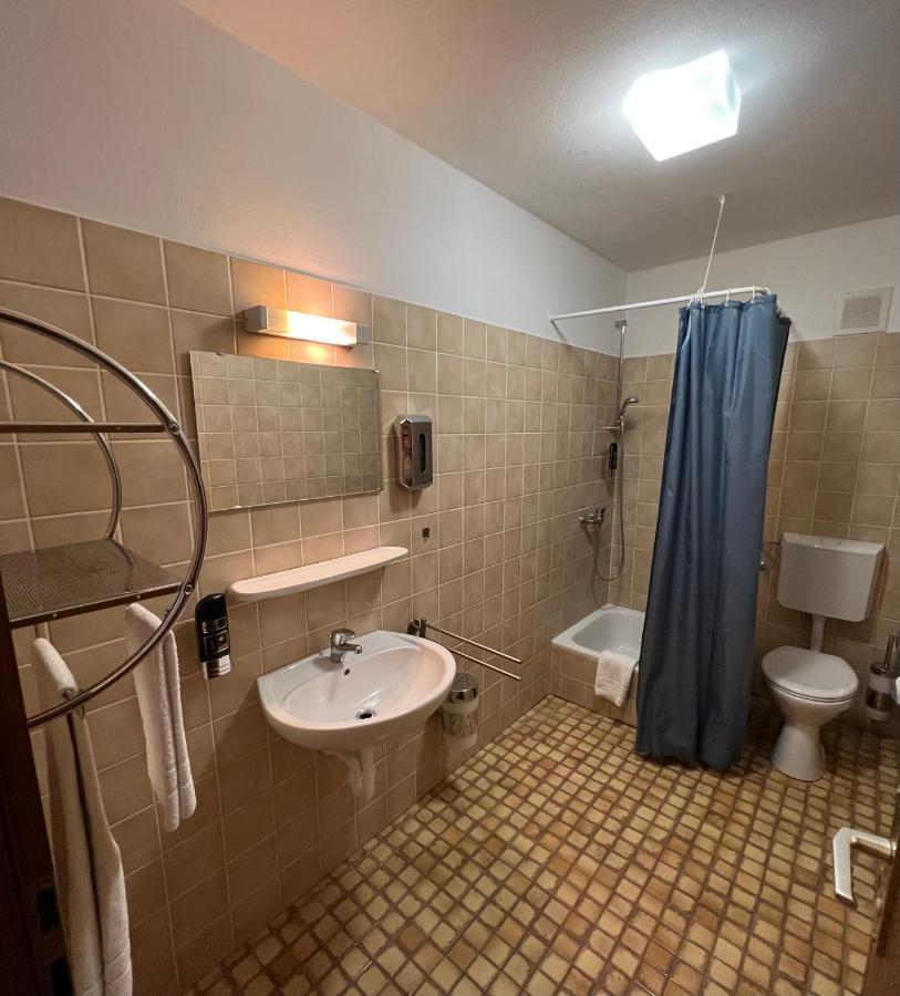 Hotel-Gasthof Deutschmeister Donauwörth Buitenkant foto
