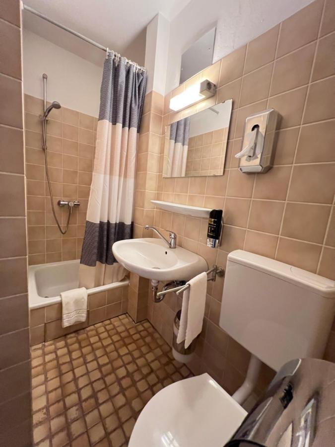 Hotel-Gasthof Deutschmeister Donauwörth Buitenkant foto